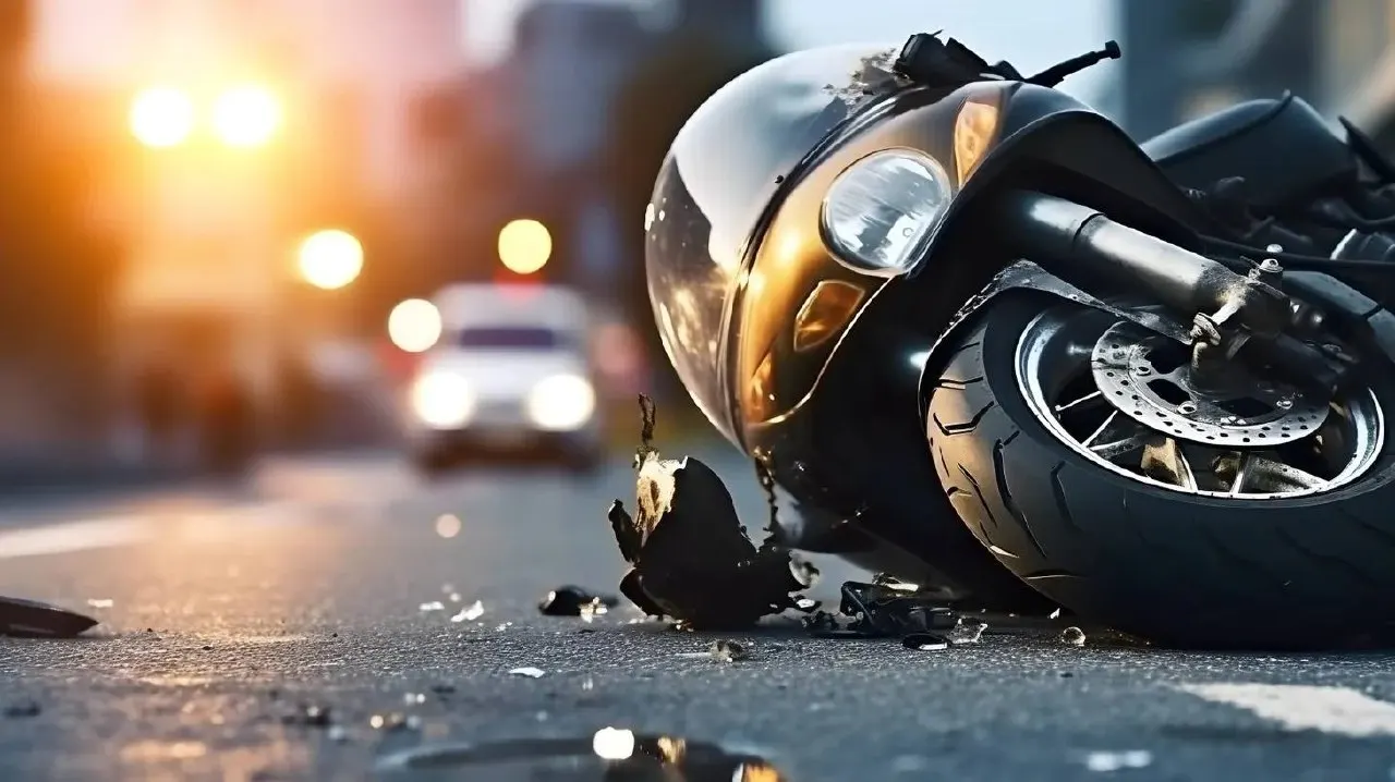 54-летний водитель Kia Rio не пропустил 21-летнюю мотоциклистку; пострадавшая получила помощь на месте, госпитализация не потребовалась. Правоохранители устанавливают обстоятельства ДТП.