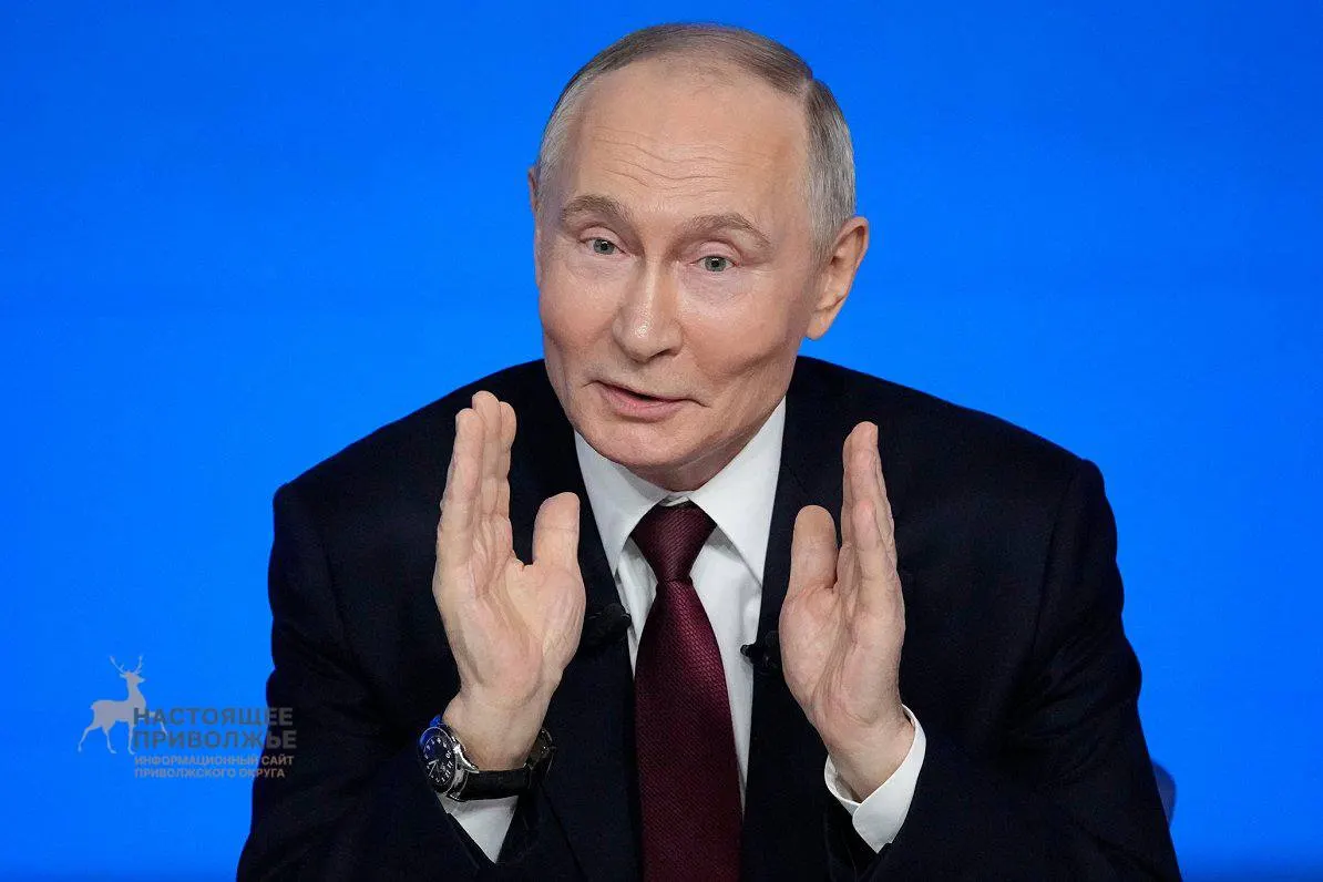 За неделю голосования рейтинг Путина снизился на 2,1 п.п.; доля критиков возросла на 2,2 п.п.; результаты выборов принесли рекордные показатели Единой России.