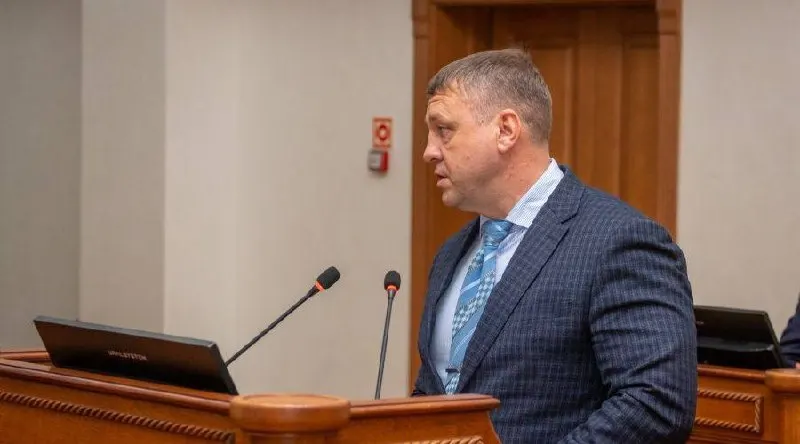 Завьяловский районный суд возобновил рассмотрение дела бывшего руководителя департамента внутренней политики Алтайского края Николая Губерта после отказа от призыва на СВО.