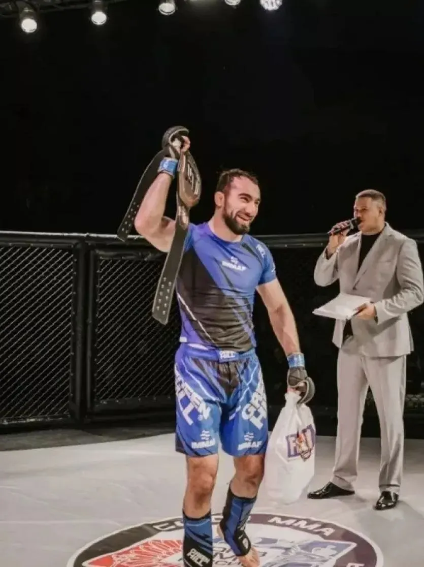 Бийский спортсмен завоевал чемпионский пояс на турнире ММА в Барнауле.