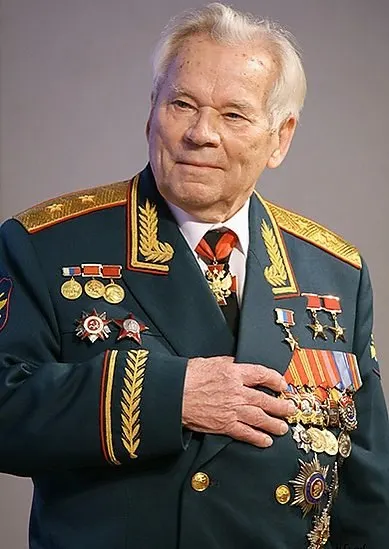 19 сентября отмечают День оружейника; праздник учредили в 2010 году по инициативе конструктора Михаила Калашникова. В Алтайском крае подчеркивают вклад предприятий оборонно-промышленного комплекса.