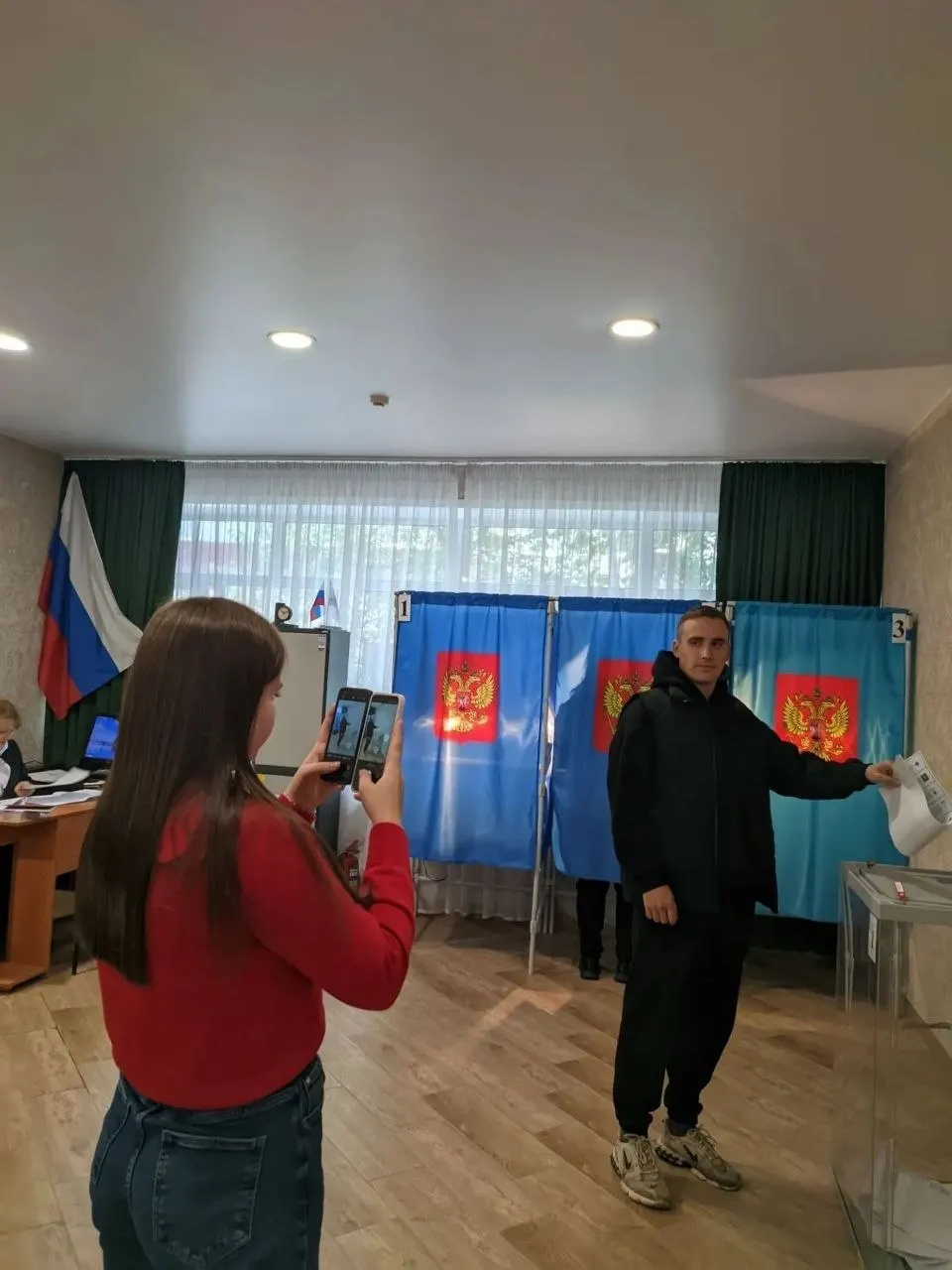 На участках Алтайского края и соседних регионах фиксируются жалобы на проблемы с ДЭГ, агитацию и давление на наблюдателей, что вызывает сомнения в прозрачности голосования.