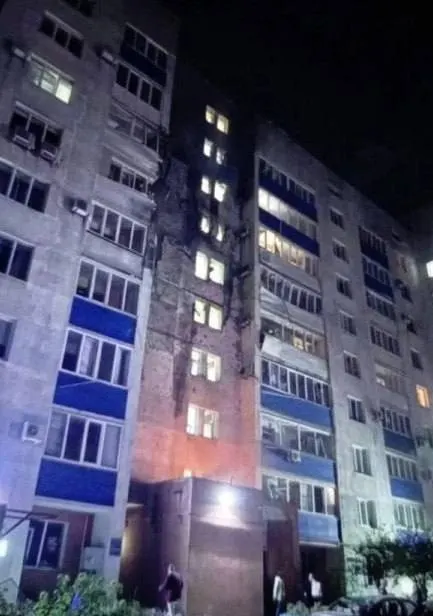 За ночь по регионам страны уничтожено 516 БПЛА; зафиксированы повреждения в порту Усть-Луга и жилом доме в Новокуйбышевске; в разных местах продолжаются сбои и тревога