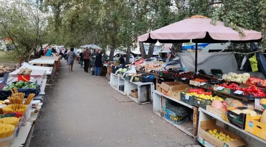 Ленинский район Барнаула стал эпицентром рейда против стихийной торговли. Проверки завершились четырьмя административными протоколами в отношении торговцев в несанкционированных местах.