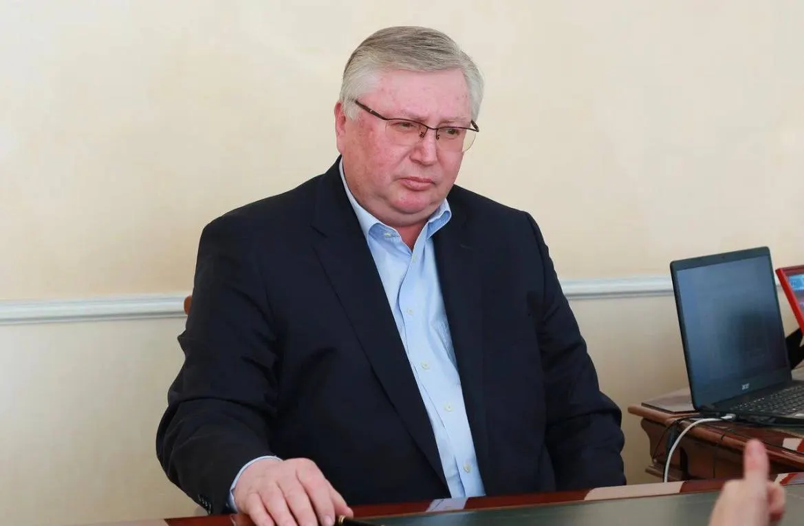 Материалы уголовного дела бывшего директора Барнаульского завода мехпрессов переданы в апелляцию; приговор 2026 года будет пересмотрен. В отдельном деле — о хищении и строительстве ЖК «Клевер-парк» — вынесен приговор по делу «Сибресурс».
