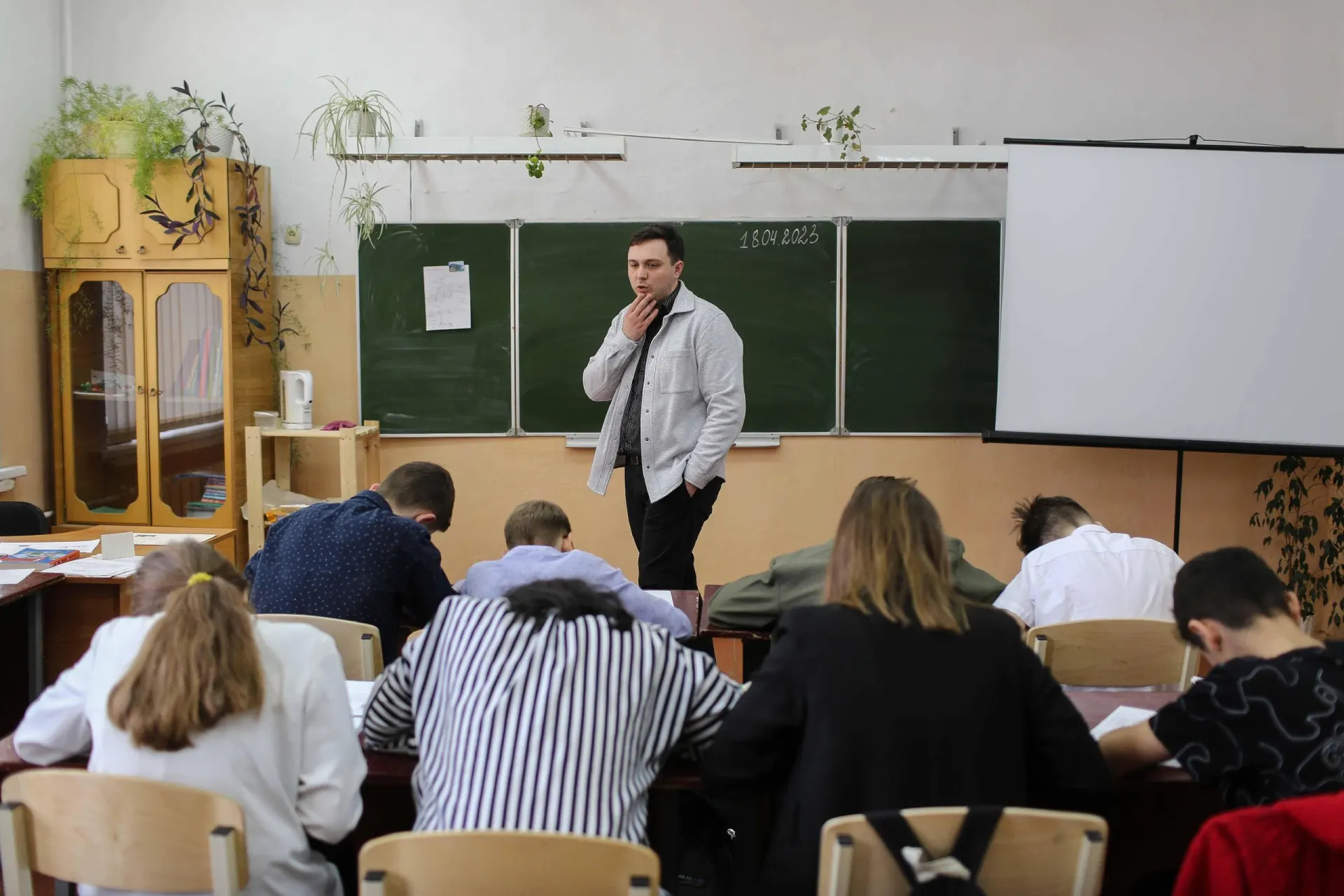 Минпросвещения добавило в расписание ещё один час истории; нововведение коснется не всех учеников и вызывает вопросы о перераспределении нагрузки.