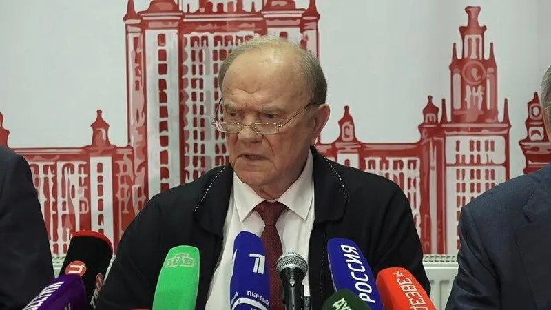 Лидер КПРФ призвал изменить экономическую стратегию, предупредив о тяжёлых последствиях для граждан: рост тарифов на ЖКХ, сокращение рождаемости и нехватка денег на базовые потребности.