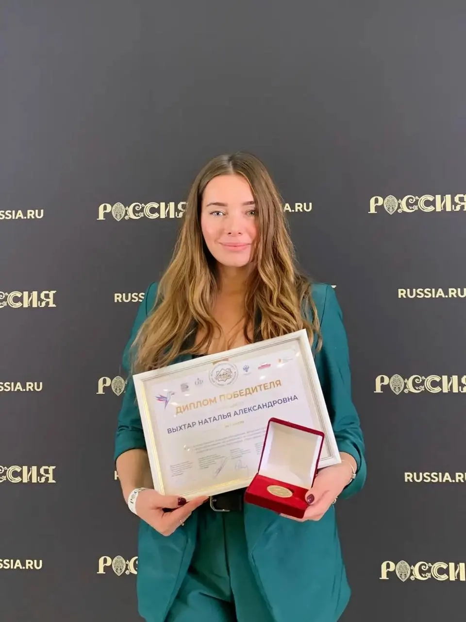 Наталья Выхтар заняла первое место в номинации «Единство народов моей страны»; её проект «Люди, защищающие людей» признали лучшим среди 9 944 участников.