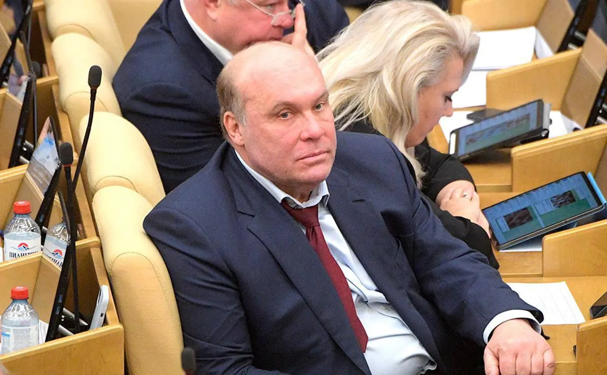 Депутат Андрей Колесник назвал сообщения о мобилизации слухами и заявил, что за ними стоят иностранные спецслужбы, чтобы запугать россиян.