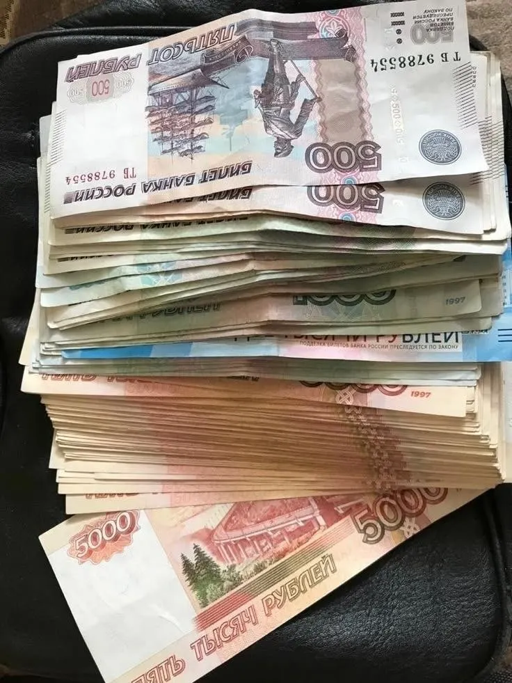 Предложение о введении годовой премии в размере 13-й зарплаты для всех работников внесено в Госдуму; на первом этапе — для бюджетной сферы.