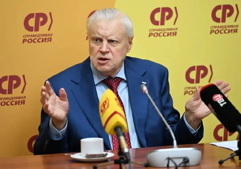 Лидер партии заявляет, что вернулся к работе, и объясняет снижение поддержки трудностями и влиянием СВО на повестку.