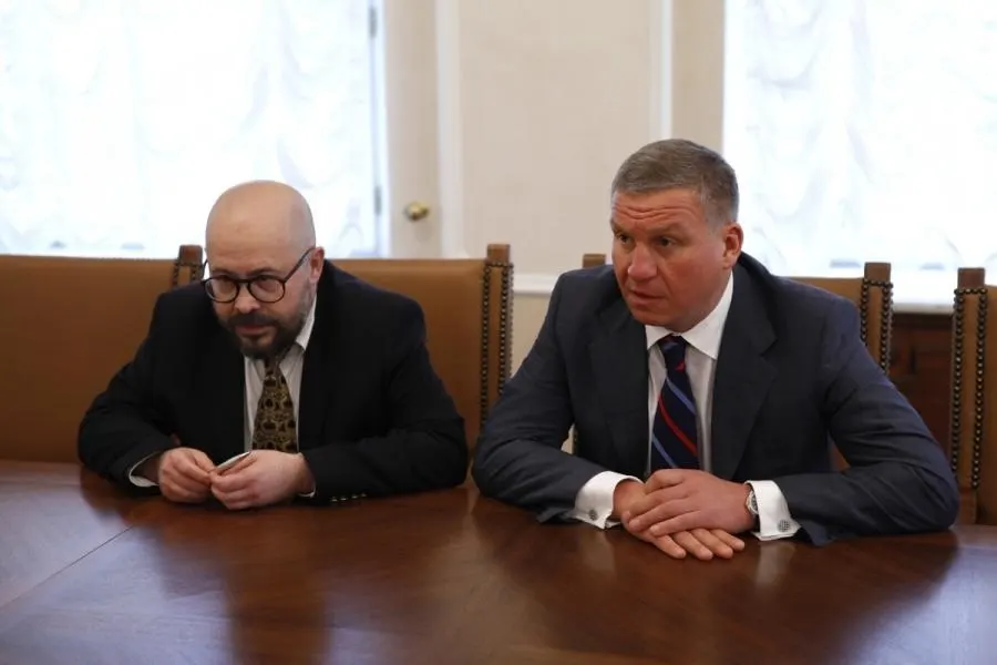 Перечень активов, переданных государству по иску Генпрокуратуры, расширяется до 27 позиций. В рамках процедуры продажи через ПСБ участвуют регионы Урала и соседних областей; процесс ускоряется, и часть компаний уже выставлена на торги.