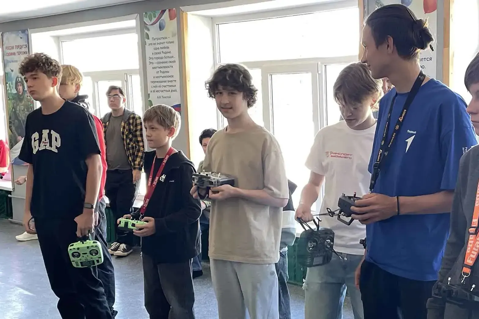 Рассказываем об уроках и встречах в школах и вузах, условиях контрактной службы и рисках, связанных с операторами БПЛА.
