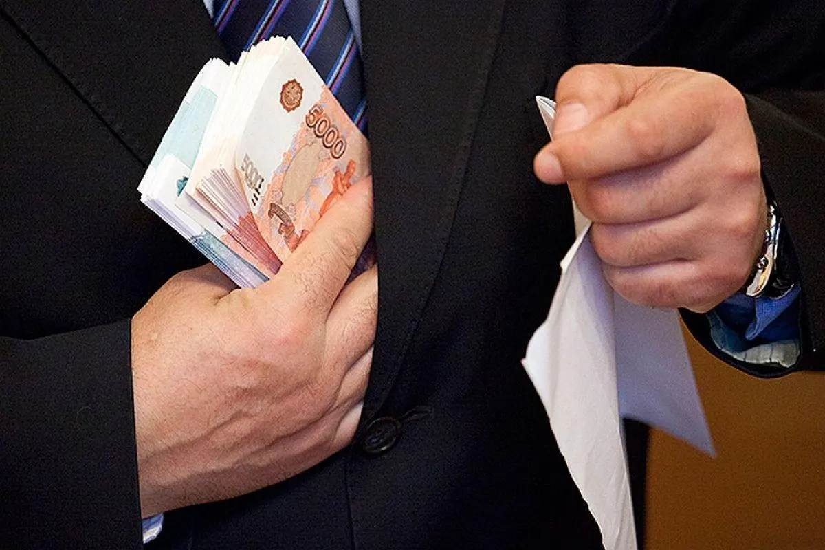 Крупные российские кинокомпании обсуждают прекращение госфинансирования проектов о взятках и преступлениях в МВД, ФСБ, Следственном комитете и прокуратуре; речь идёт также о маньяках.