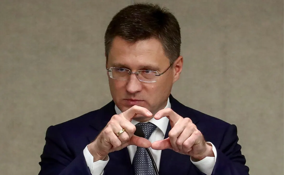 Беспилотники атаковали три НПЗ и газохимический комплекс; повреждения зафиксированы на одном НПЗ. Правительство планирует продлить запрет на экспорт дизельного топлива до конца января; запасы дизеля достаточны.