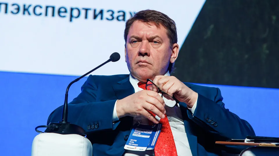 Гендиректор госоргана по запасам задержан по подозрению во взятке; следствие продолжается.
