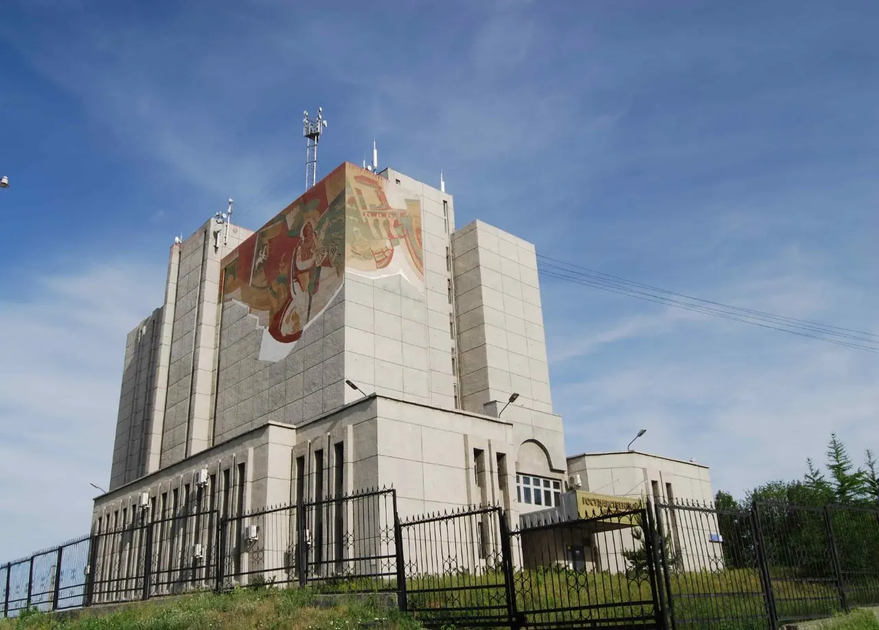 Архивы ужесточают доступ к делам репрессированных: новые правила позволяют закрывать материалы даже без секретности, а порядок доступа закрепляется в судебной практике. Разбираемся, что меняется на практике.