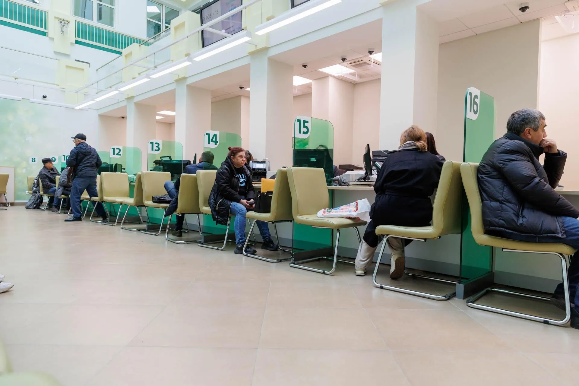 Эксперты оценивают вероятность дефолта по государственным долгам и возможные последствия для граждан.