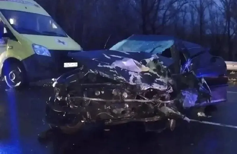На трассе Бийск — Белокуриха произошло лобовое столкновение двух легковых автомобилей; пострадали две женщины-пассажирки, оказана помощь скорой.