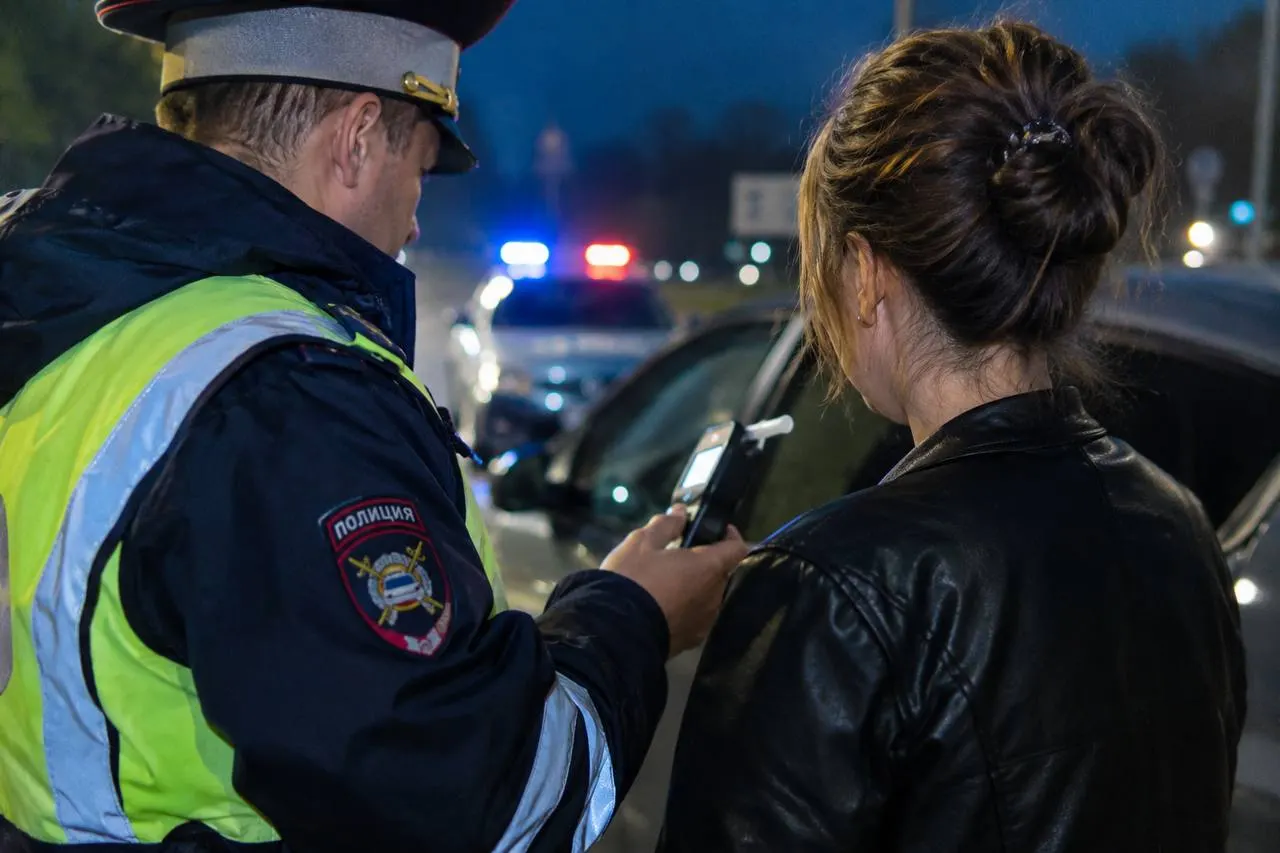 По двум случаям пьяной езды в регионе суд вынес наказания: 10 суток ареста для женщины из Новичихинского района и штраф с лишением прав для мужчины из Алейского района.
