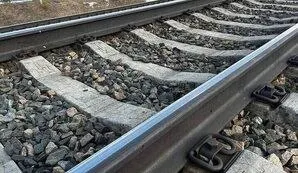 Во время манёвров у станции Хабары в Алтайском крае три гружёных вагона сошли с рельсов. Вагоны не опрокинулись. Причины инцидента устанавливаются; прокуратура проводит проверку безопасности движения и эксплуатации железнодорожного транспорта.
