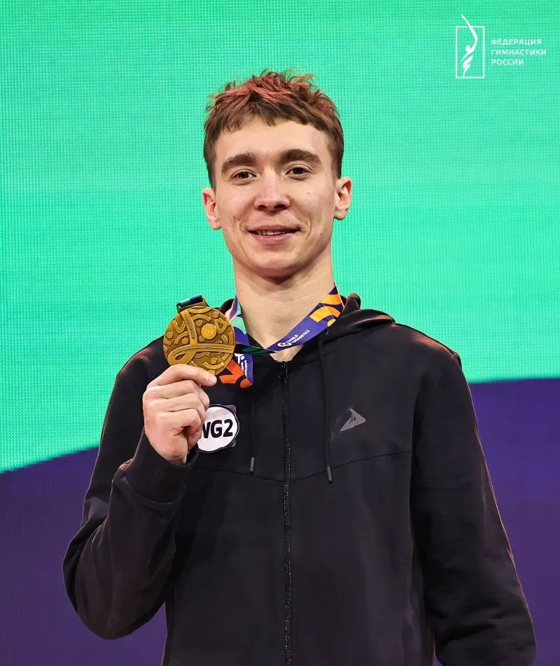 Барнаульский спортсмен стал бронзовым призёром финала на перекладине на ЧМ по спортивной гимнастике в Роттердаме, набрав 14,8 балла.