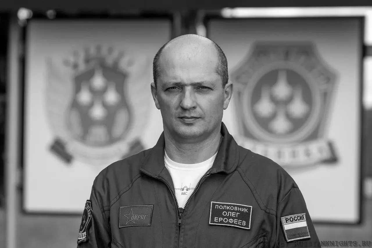 Заместитель начальника Центра показа авиационной техники и старший летчик погибли во время учебно-тренировочного полета; прощание пройдет 27 октября.