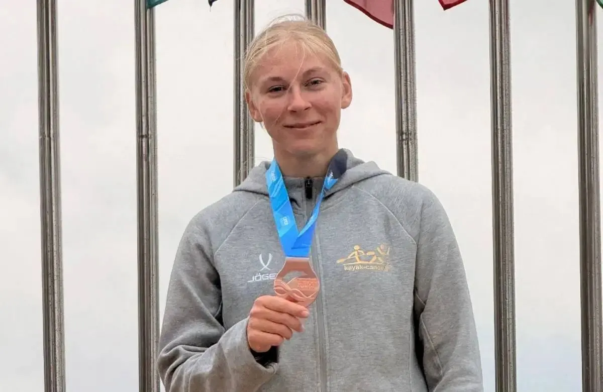 Спортсменка Александра Власова из Алтайского края стала третьей на мировом чемпионате по гребле на байдарках и каноэ в дисциплине марафон, преодолев дистанцию 3,4 км за 15 минут 12,85 секунды в Гуалегуайчу.