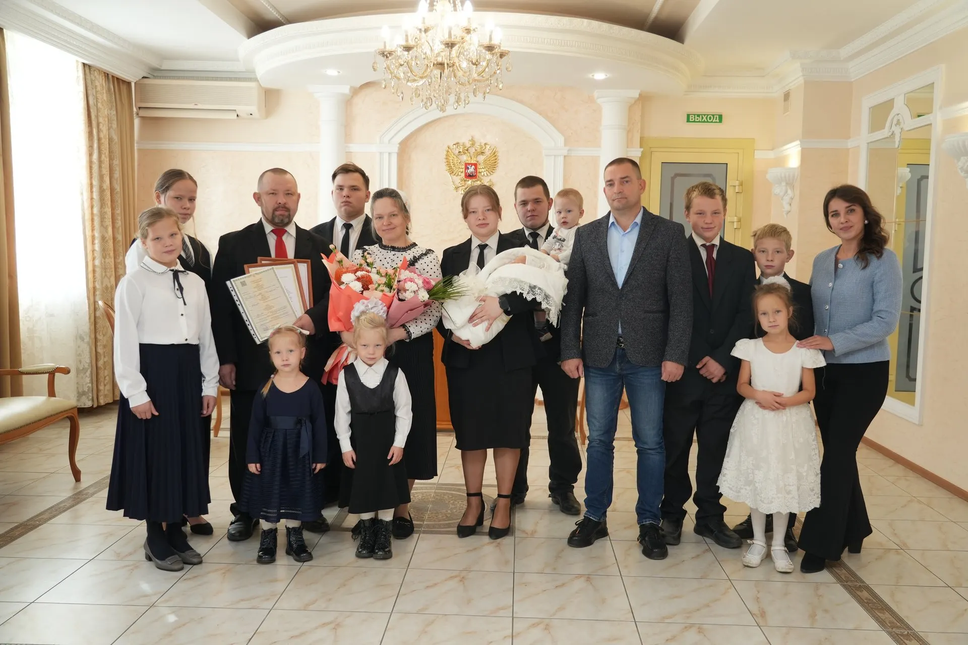 У семьи Клатт из Бийска родилась дочь, и теперь в семье воспитывают двенадцать детей.