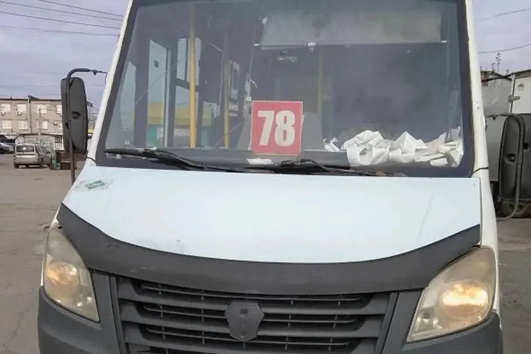 Комитет по дорожному хозяйству Барнаула проверил автобусы на конечной остановке «Оптово-розничный рынок», выявлены нарушения в расписании и санитарном состоянии, перевозчикам направлены претензии.