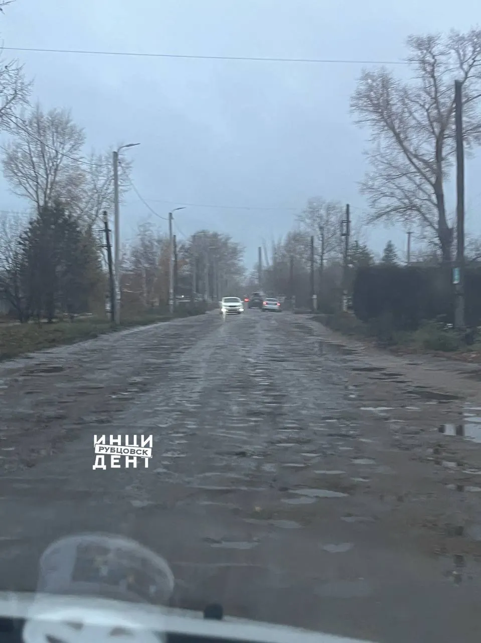 Горожане требуют скорейшего ремонта улицы Мануковского и участка трассы после непогоды.