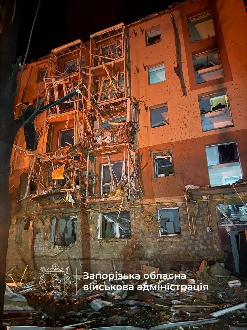 Дроны достигли нескольких регионов, НПЗ в Рязанской области частично остановил работу, арестована бывшая продюсер за призывы к терроризму; обстановка на фронте и новые санкции США.