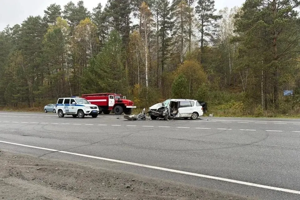 На 499-м километре Чуйского тракта столкнулись Honda Freed и Toyota Ipsum. Пострадали восемь человек, в том числе семилетний ребёнок; водитель Toyota Ipsum не имел водительских прав.